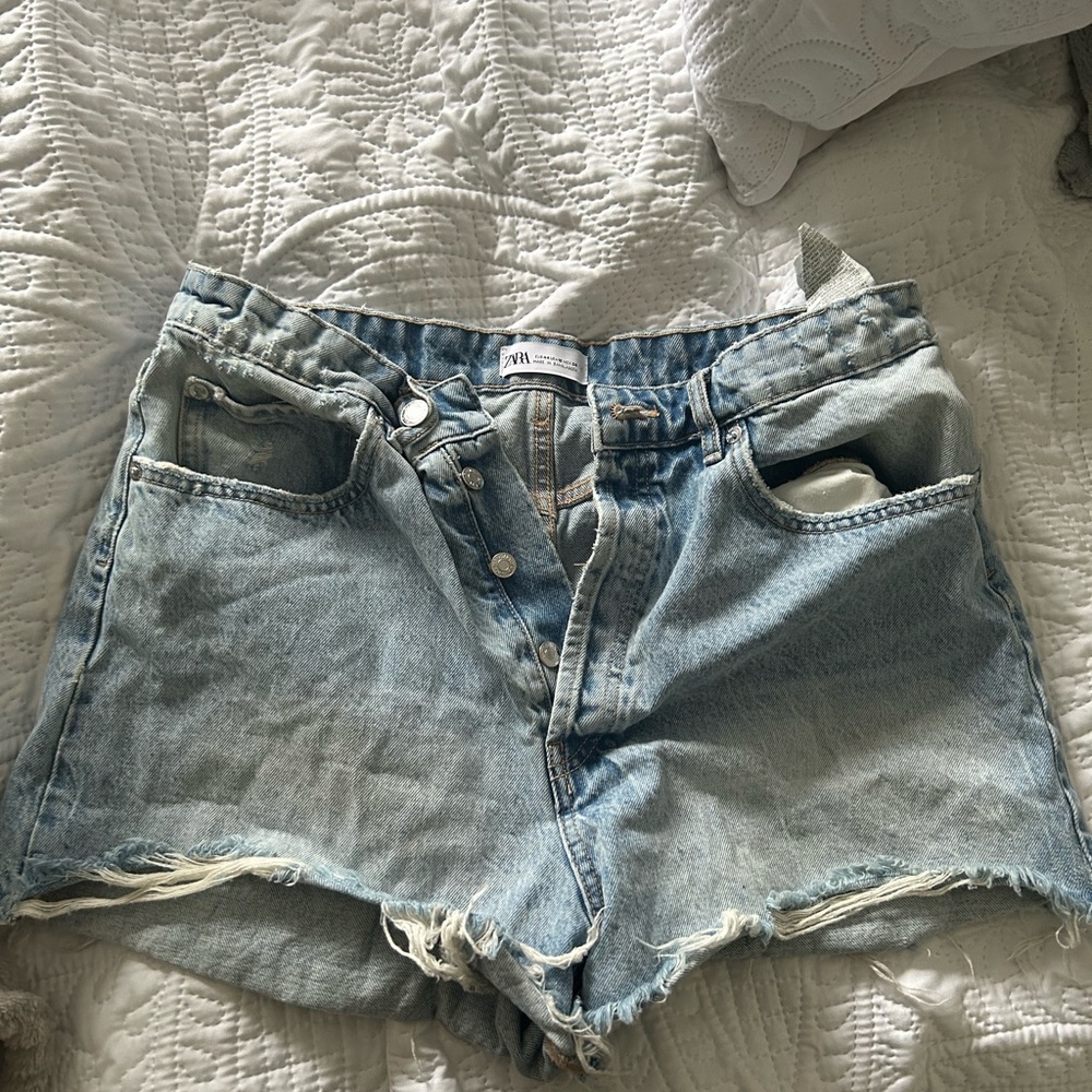 Zara high waisted light wash Jean shorts